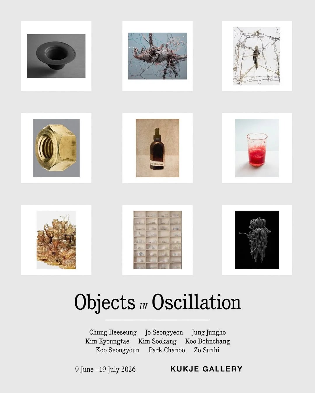국제갤러리 전시 《진동하는 사물들 Objects in Oscillation》 포스터. 9인 작가의 정물 사진이 격자로 배열되어 있다.